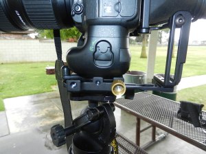 no interference with battery swapout from Nikon grip